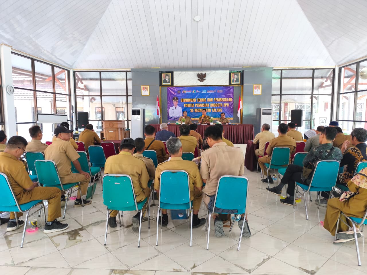 bimbingan-teknis-dan-pembekalan-panitia-pengisian-anggota-bpd-digelar-di-pendopo-kecamatan-talang